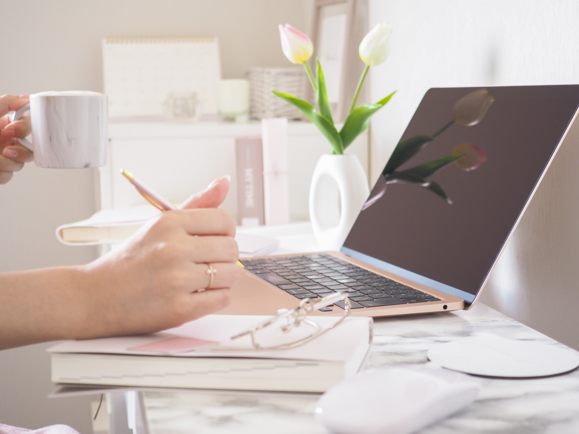 女性オフィスイメージ